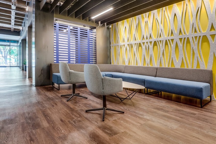 More Photos Of 2625 Townsgate Rd, Westlake Village Office For Lease