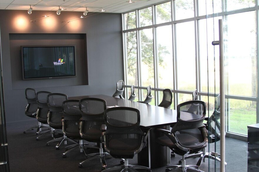 More Photos Of 1046 Legrand Blvd, Charleston Warehouse For Lease