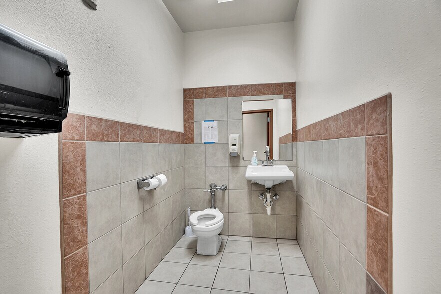 More Photos Of 330 Park Ave, Fort Lupton Office For Lease