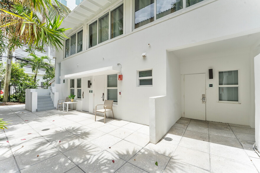 More Photos Of 3020-3024 Seville St, Fort Lauderdale Hotel For Sale