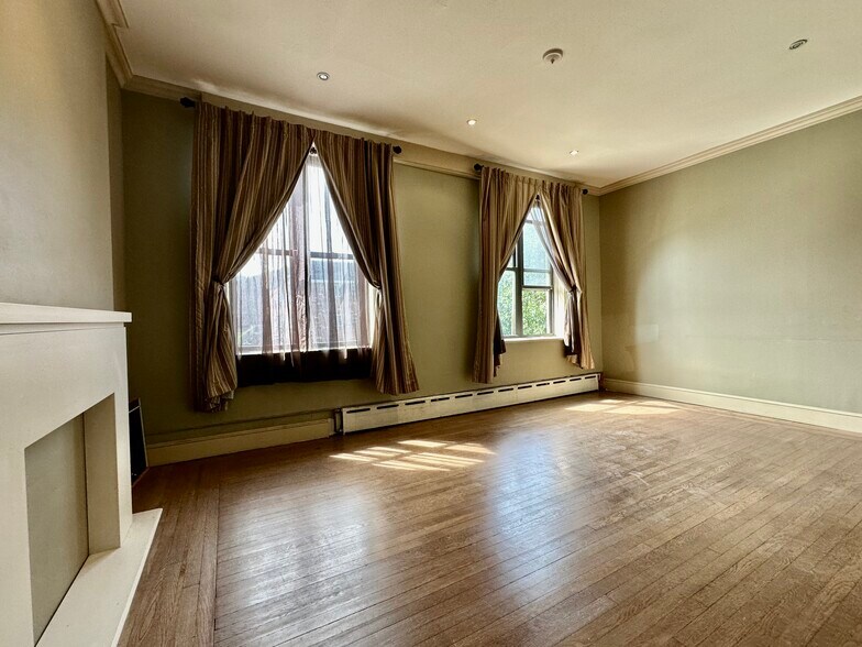 More Photos Of 3005 31st Ave, Astoria Medical For Lease