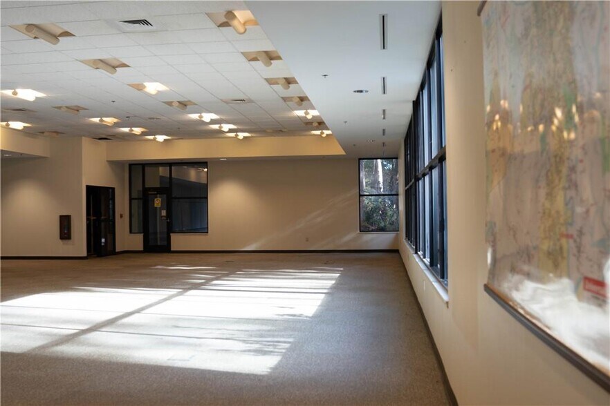 More Photos Of 10 Buck Island Rd, Bluffton Office For Lease