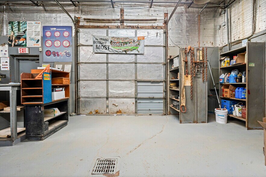 More Photos Of 8 Northway Ln, Latham Industrial For Lease