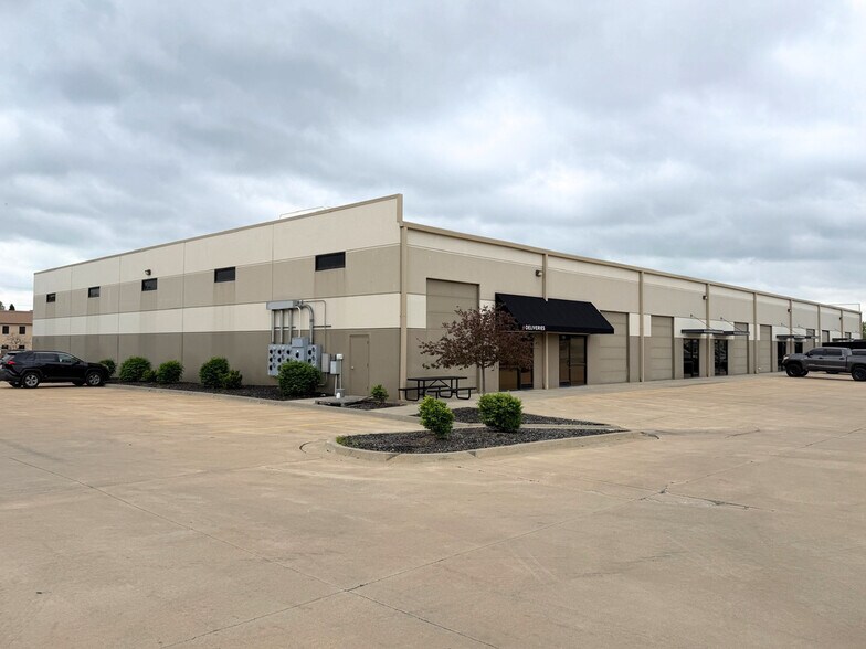 More Photos Of 801 Haines Dr, Liberty Warehouse For Lease