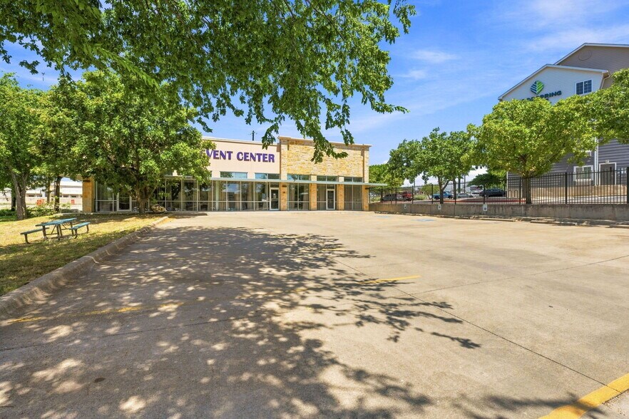 More Photos Of 11055 N IH-35, Austin Storefront For Lease