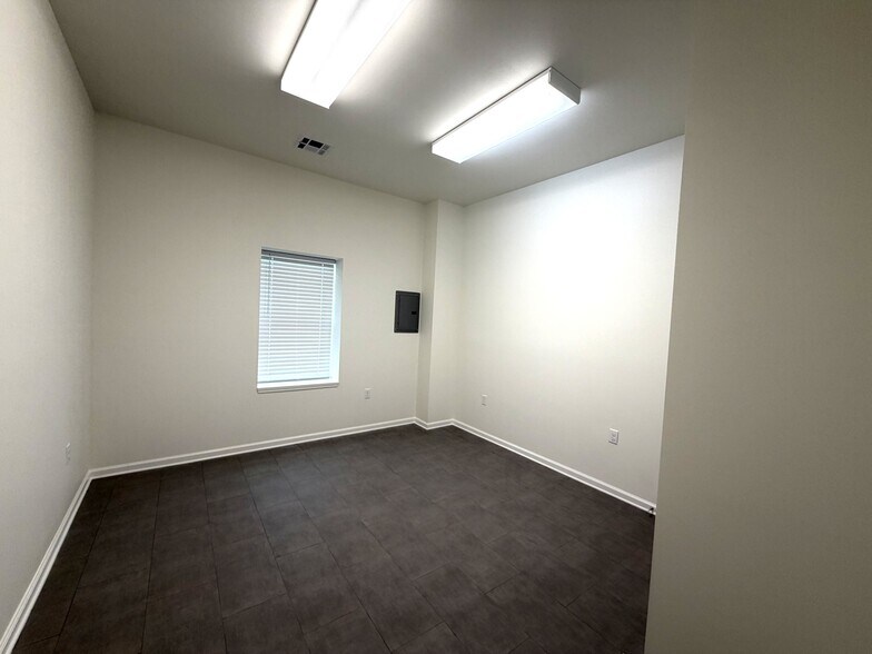 More Photos Of 290 Trinity ln, Gray Land For Lease