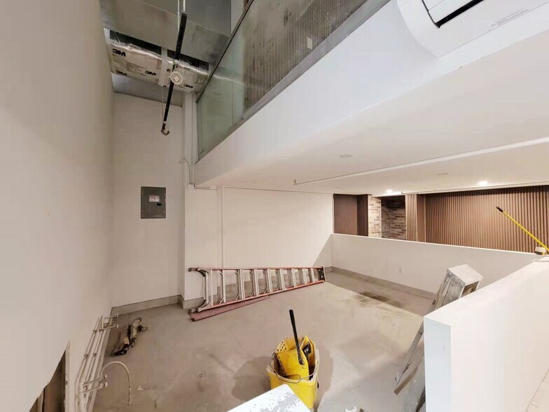 More Photos Of 42 W 38th St, New York Office For Lease