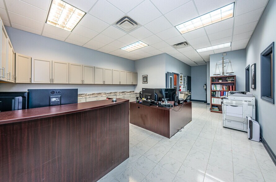 More Photos Of 3937 Tampa Rd, Oldsmar Medical For Lease