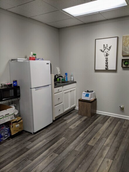 More Photos Of 1100 Lincoln Ave, Napa Medical For Lease