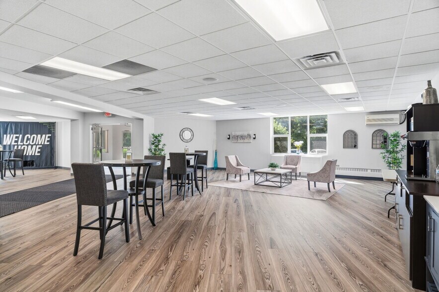More Photos Of 2201 W 108th St, Bloomington Daycare Center For Lease