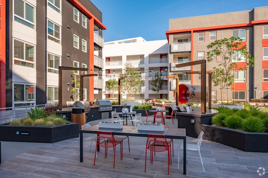 More Photos Of 1912 S Jacaranda St, Anaheim Apartments For Lease