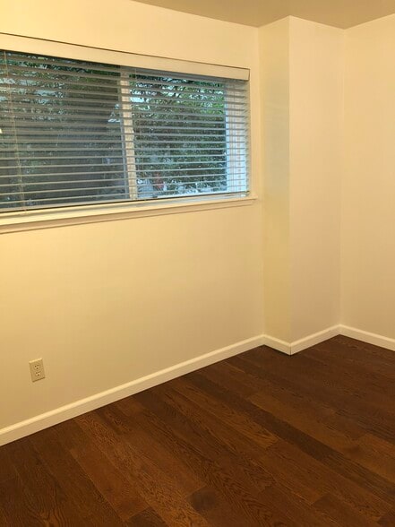 More Photos Of 12030 32nd Ave NE, Seattle Apartments For Sale