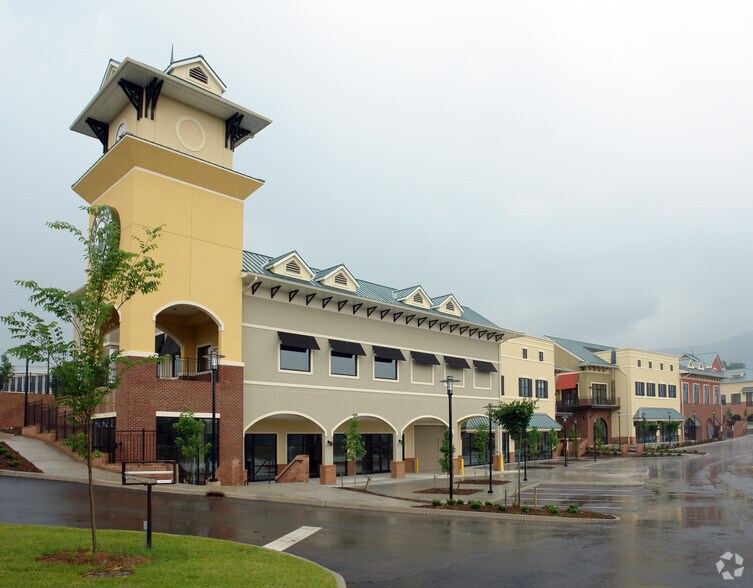 More Photos Of 5036 Keagy Rd, Roanoke General Retail For Lease