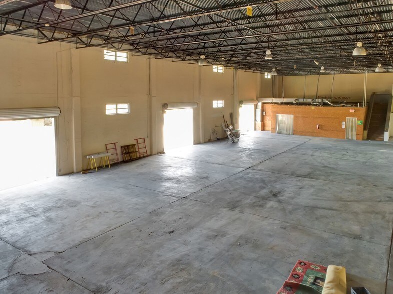 More Photos Of 110 W Interlake Blvd, Lake Placid Warehouse For Lease