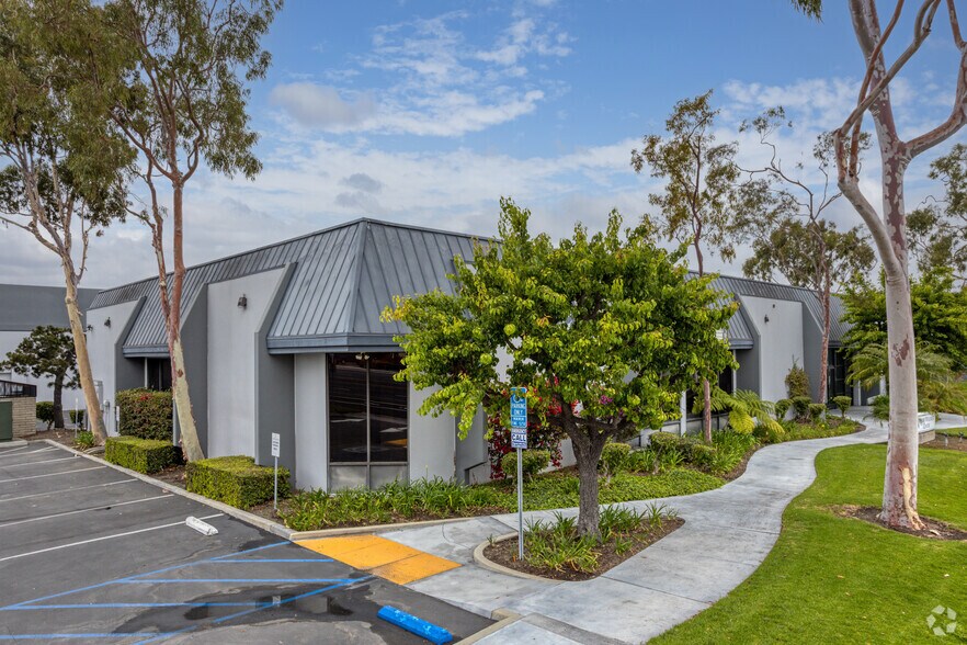 More Photos Of 2799 Temple Ave, Signal Hill Flex For Lease