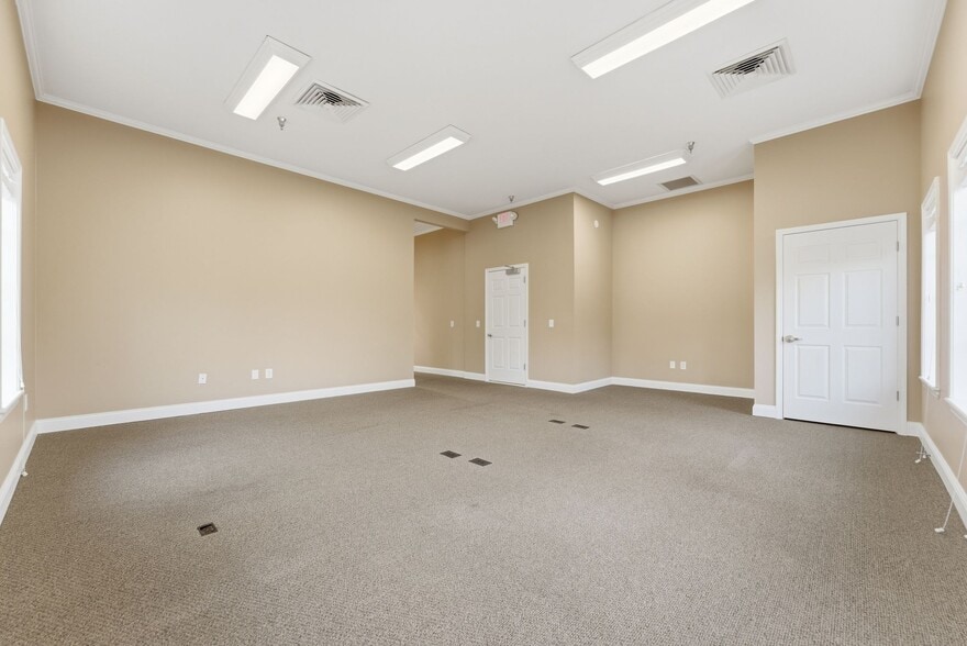 More Photos Of 311 S Royal Oaks Blvd, Franklin Medical For Sale