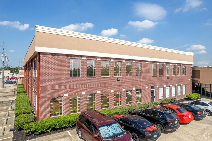 More Photos Of 9330 W Broadway St, Pearland Unknown For Lease