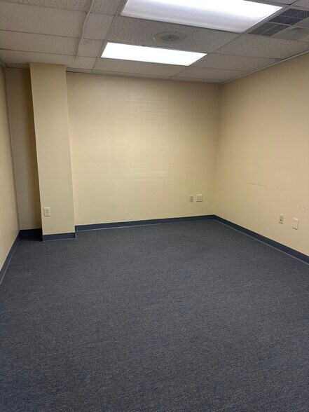 More Photos Of 26 Orchard Park Dr, Greenville Office For Lease