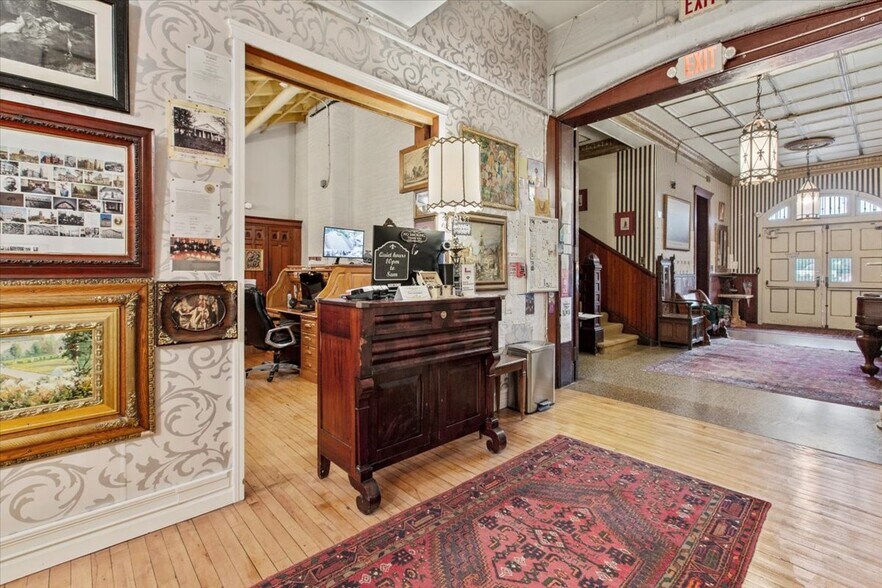 More Photos Of 49 Florida Ave, Amsterdam Hospitality For Sale