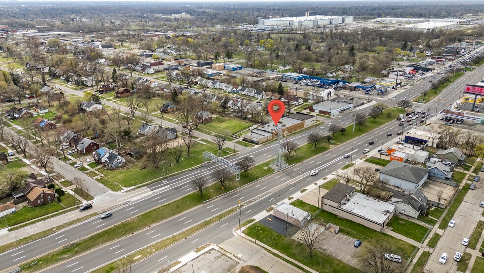 More Photos Of 300-340 E 8 Mile Rd, Detroit Warehouse For Lease