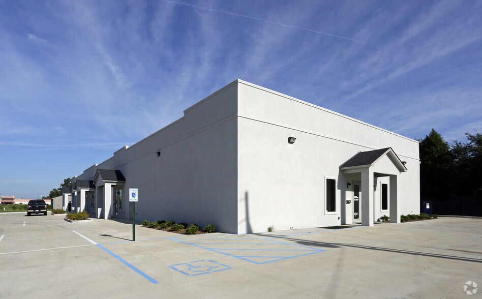 More Photos Of 10221 Patriot Dr, Baton Rouge Warehouse For Lease