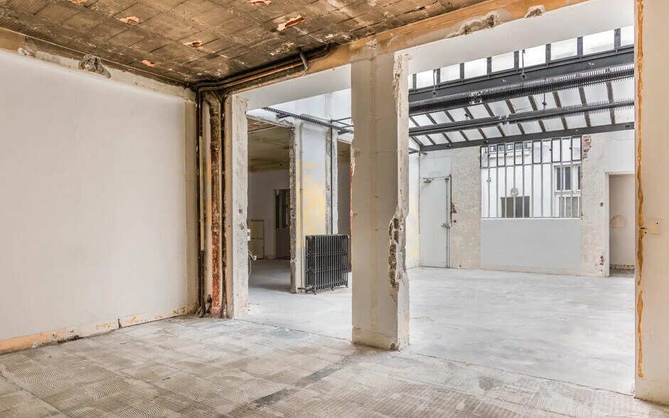 Primary Photo Of , Paris Multifamily For Sale