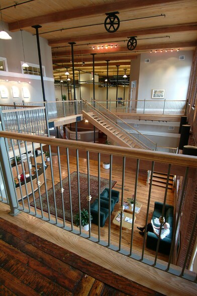 More Photos Of 670 N Commercial St, Manchester Apartments For Lease