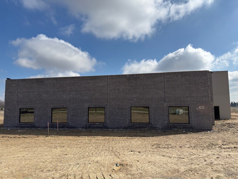 More Photos Of 796 Campus Parkway Dr, Tecumseh Manufacturing For Lease