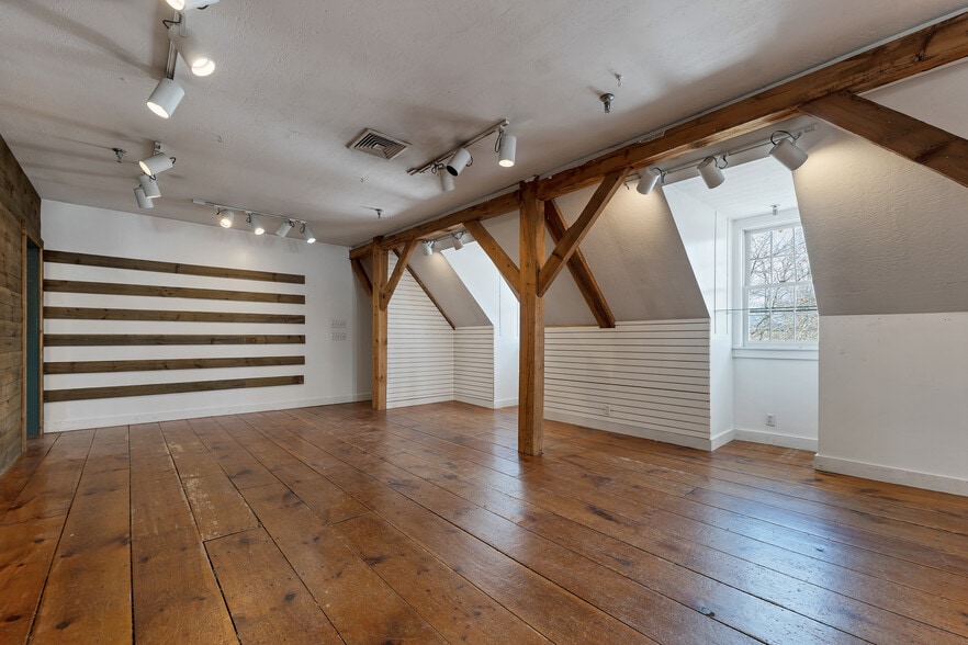 More Photos Of 312 Daniel Webster Hwy, Meredith Hotel For Lease