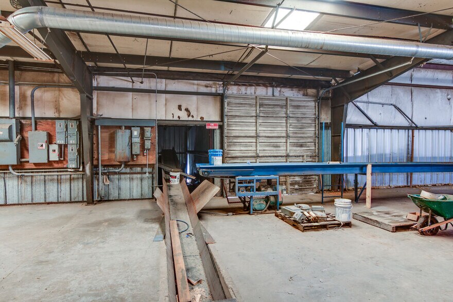 More Photos Of 720 E Main St, Ashdown Warehouse For Sale