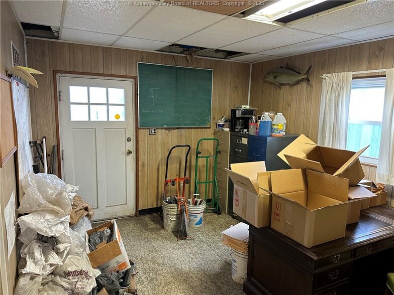 More Photos Of 126 6th Ave, South Charleston Flex For Sale