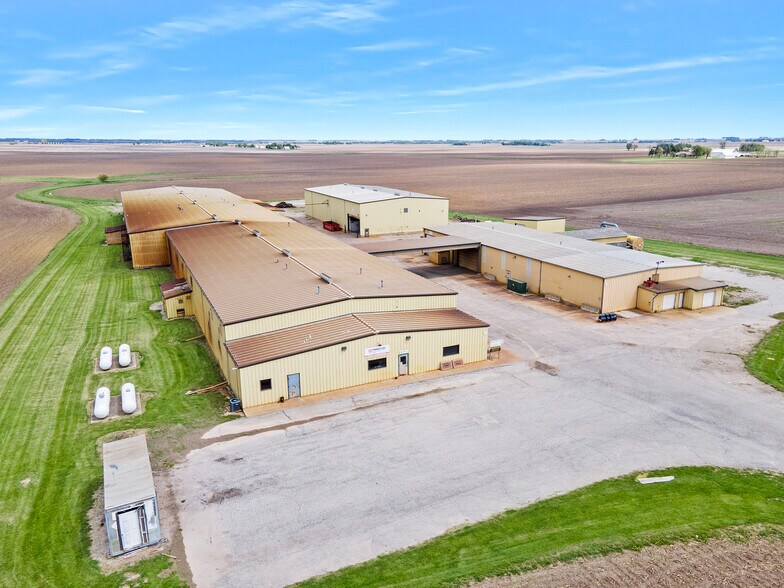 More Photos Of 5704 E 1700 North Rd, Danvers Industrial For Lease