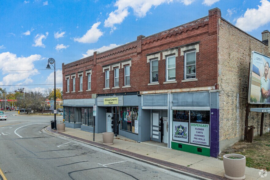 Primary Photo Of 102-106 7th St, Rockford Storefront Retail Residential For Sale