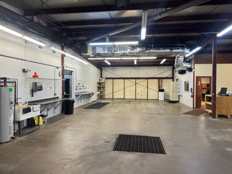 More Photos Of 2610 Seiferth Rd, Madison Warehouse For Sale