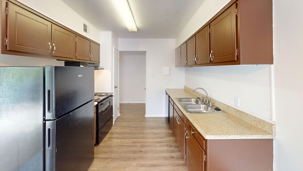 More Photos Of 240 Grovewood Pl, Beech Grove Apartments For Sale