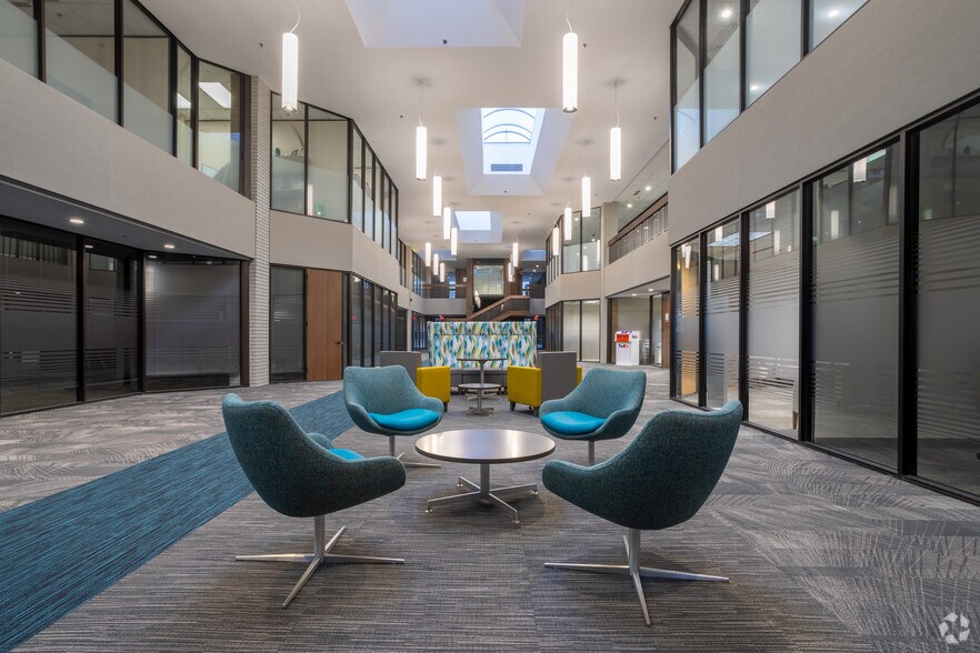 More Photos Of 425 N New Ballas Rd, Creve Coeur Office For Lease