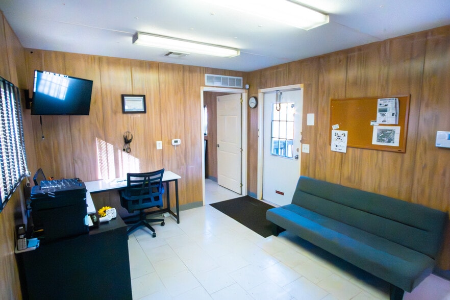 More Photos Of 207 Manley Dr, Anderson Office Residential For Sale