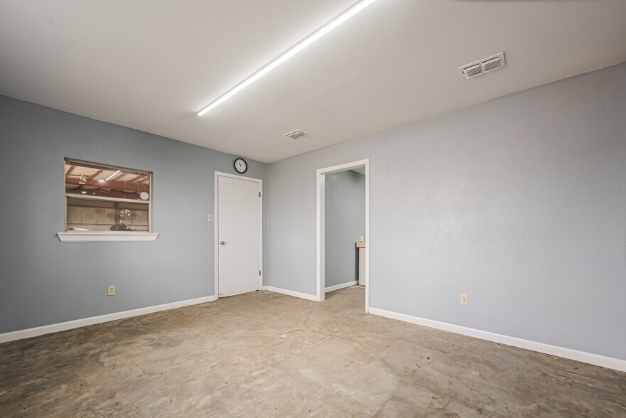 More Photos Of 3715 US-59 Hwy, Rosenberg Warehouse For Lease