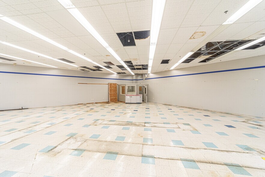 More Photos Of 701 Atlanta Rd, Seaford Freestanding For Lease