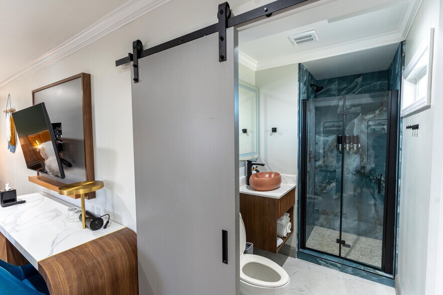 More Photos Of 1107 N Broadway, Santa Maria Hotel For Sale