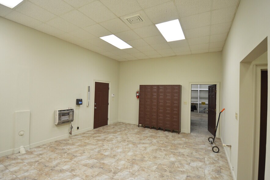 More Photos Of 4715 Bethania Station Rd, Winston-Salem Light Manufacturing For Sale