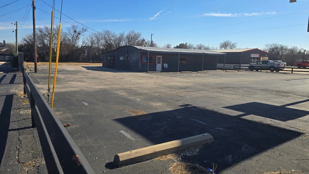 More Photos Of 2817 SW Wilshire Blvd, Burleson Auto Repair For Lease