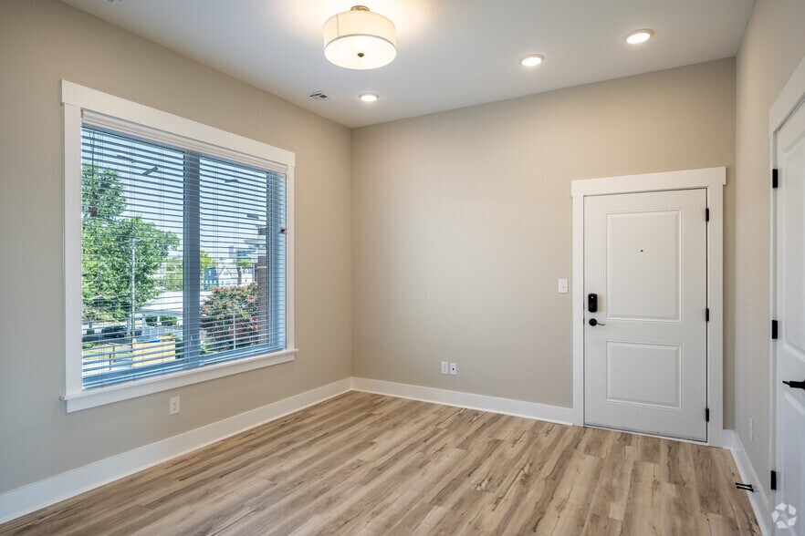 More Photos Of 1421-1422 Bainbridge St, Richmond Apartments For Sale
