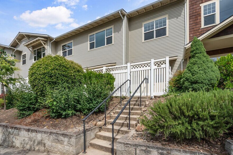 More Photos Of 905 Skylark Pl, Ashland Healthcare For Sale