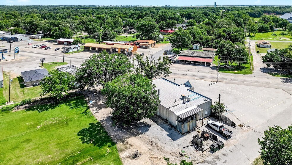 More Photos Of 301 N 1st St, Madill Restaurant For Sale