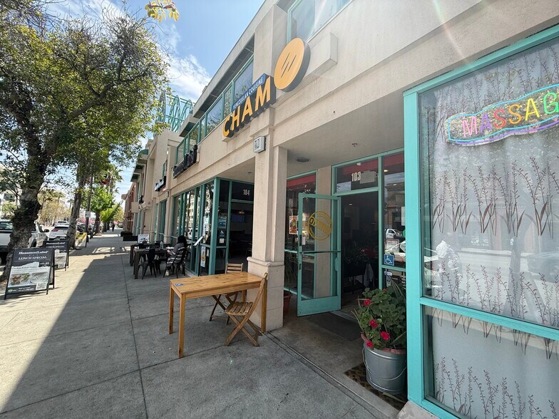 More Photos Of 950 E Colorado Blvd, Pasadena Restaurant For Lease
