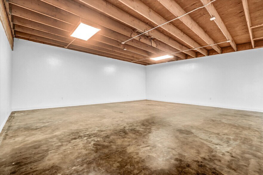 More Photos Of 520 W Pacific Coast Hwy, Long Beach Flex For Sale