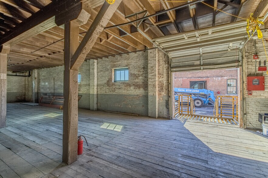 More Photos Of 2000 Nance St, Houston Loft Creative Space For Lease
