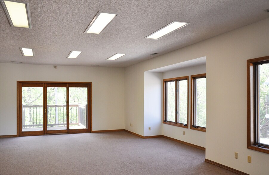 More Photos Of Shunga Creek Office, Topeka Office For Sale