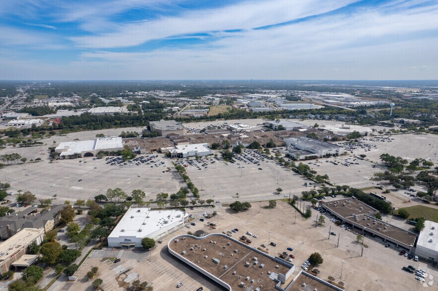 More Photos Of 2000 Willowbrook Mall, Houston Restaurant For Lease